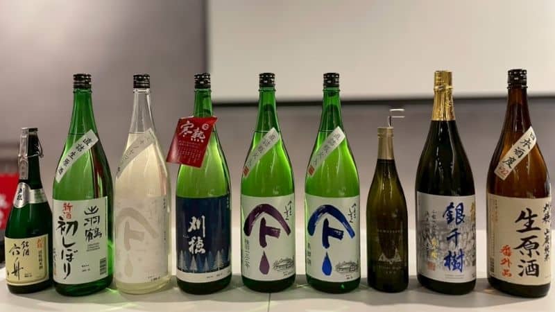 秋田清酒の銘柄（刈穂・出羽鶴・やまとしずく）の写真