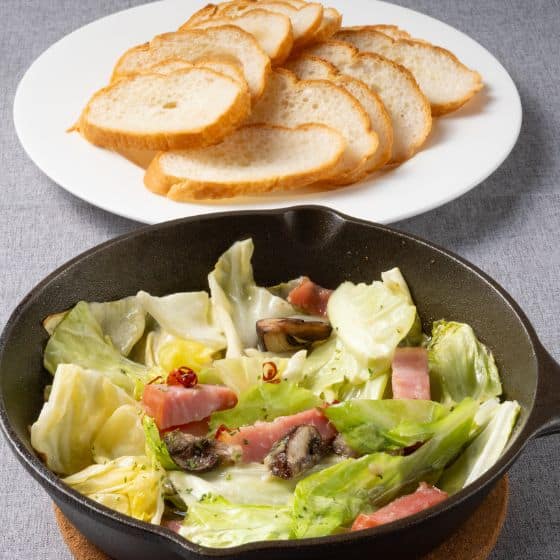 虎ノ門の飲み会料理・春キャベツの塩麹アヒージョ