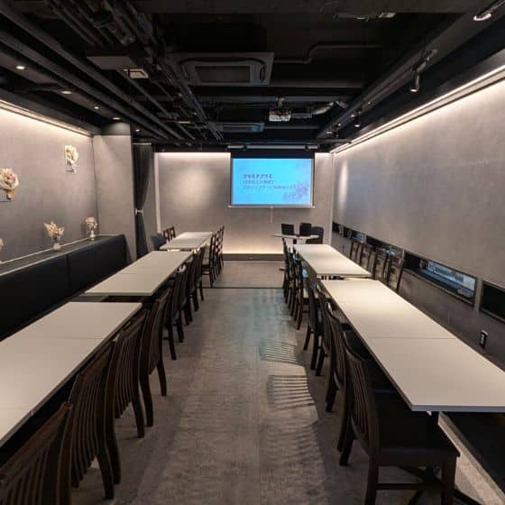 プロジェクター・マイク無料完備のセミナー会場